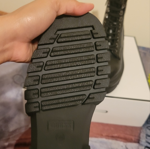 Guess ferina lug sole lace up  combat boots black - Picture 8 of 12